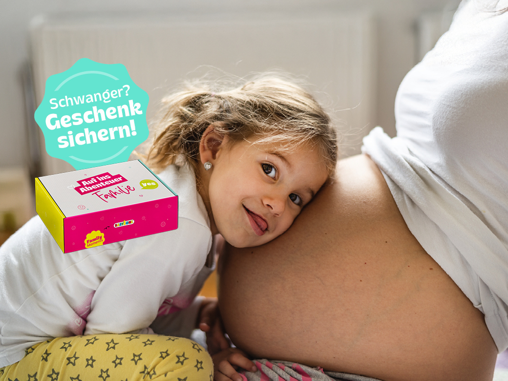 Kleinkind hört an einem Babybauch. Störer Schwanger?Geschenke sichern! 