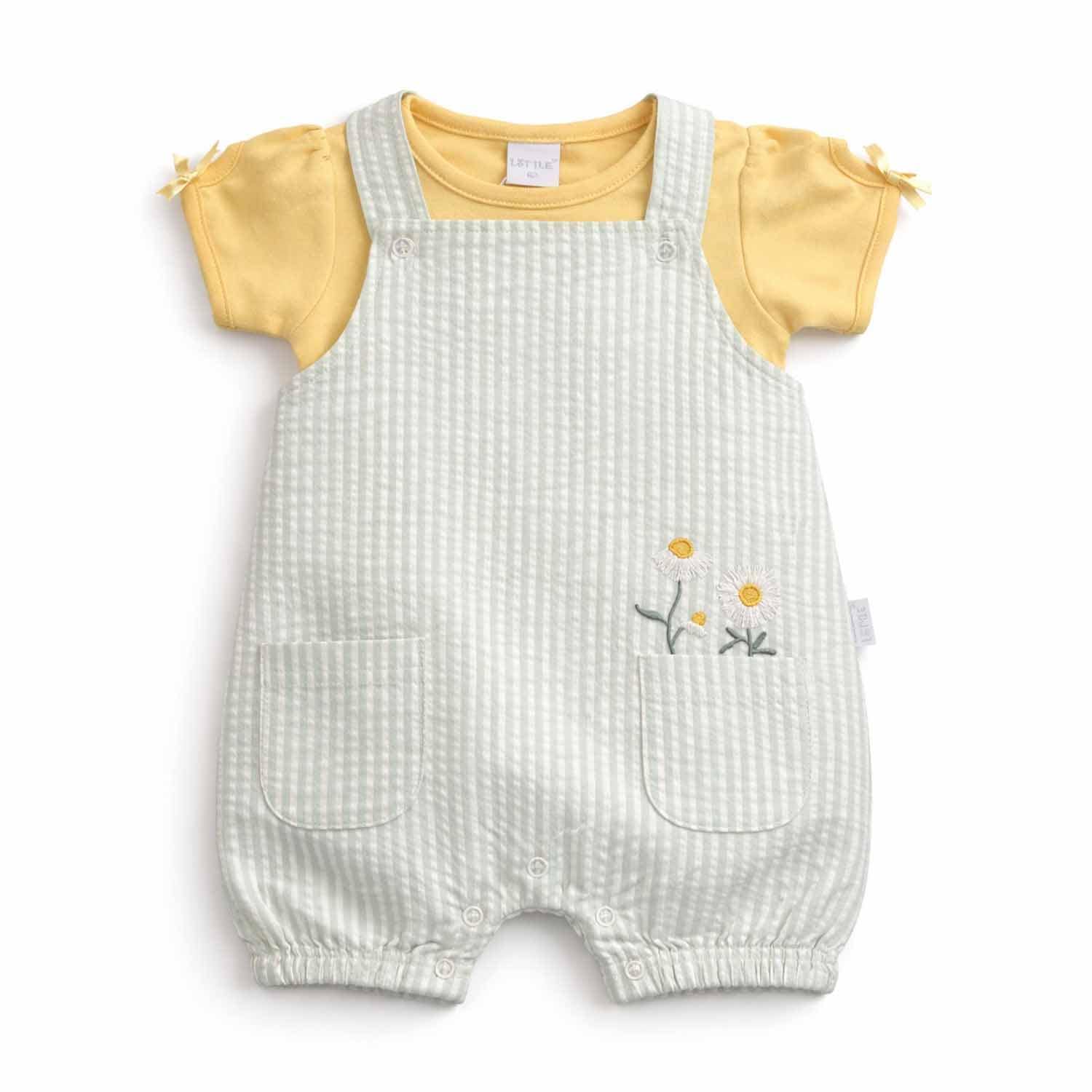 Latzhosen, LITTLE, Grün – Besonderheit: Set bestehend aus Latzshorts und T-Shirt