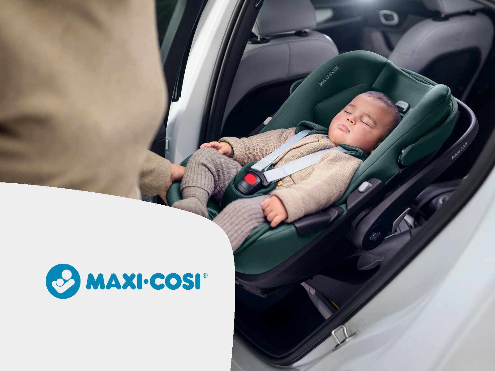 Baby ein, das auf einem autositz schläft.
