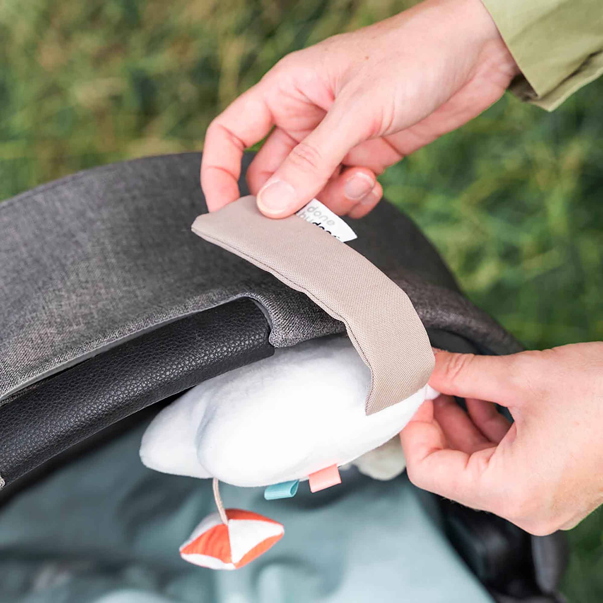 Kinderwagen Spielzeug, done by deer, Mehrfarbig – Produktansicht