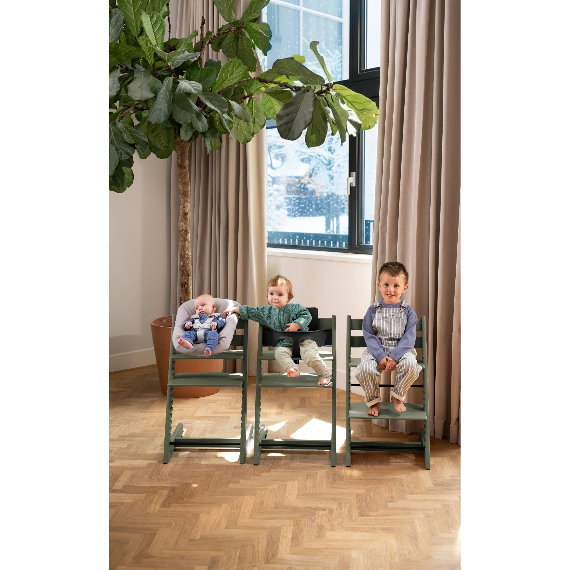 Treppenhochstühle, STOKKE, Grün – Besonderheit: aus europäischem Buchenholz
