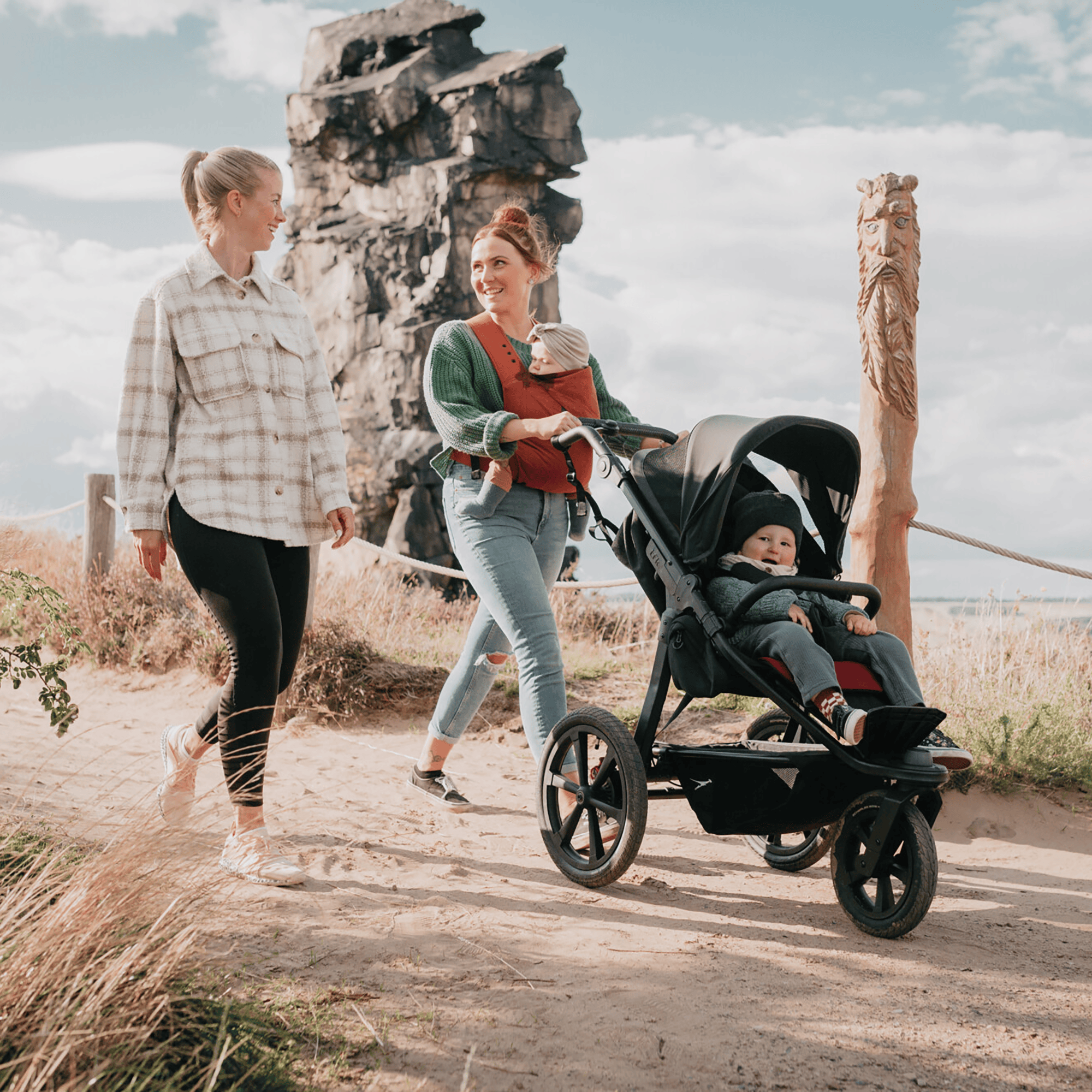 Sportsitze, TFK, Schwarz – Besonderheit: mit Fußbett, Verdeck und Bauchbügel