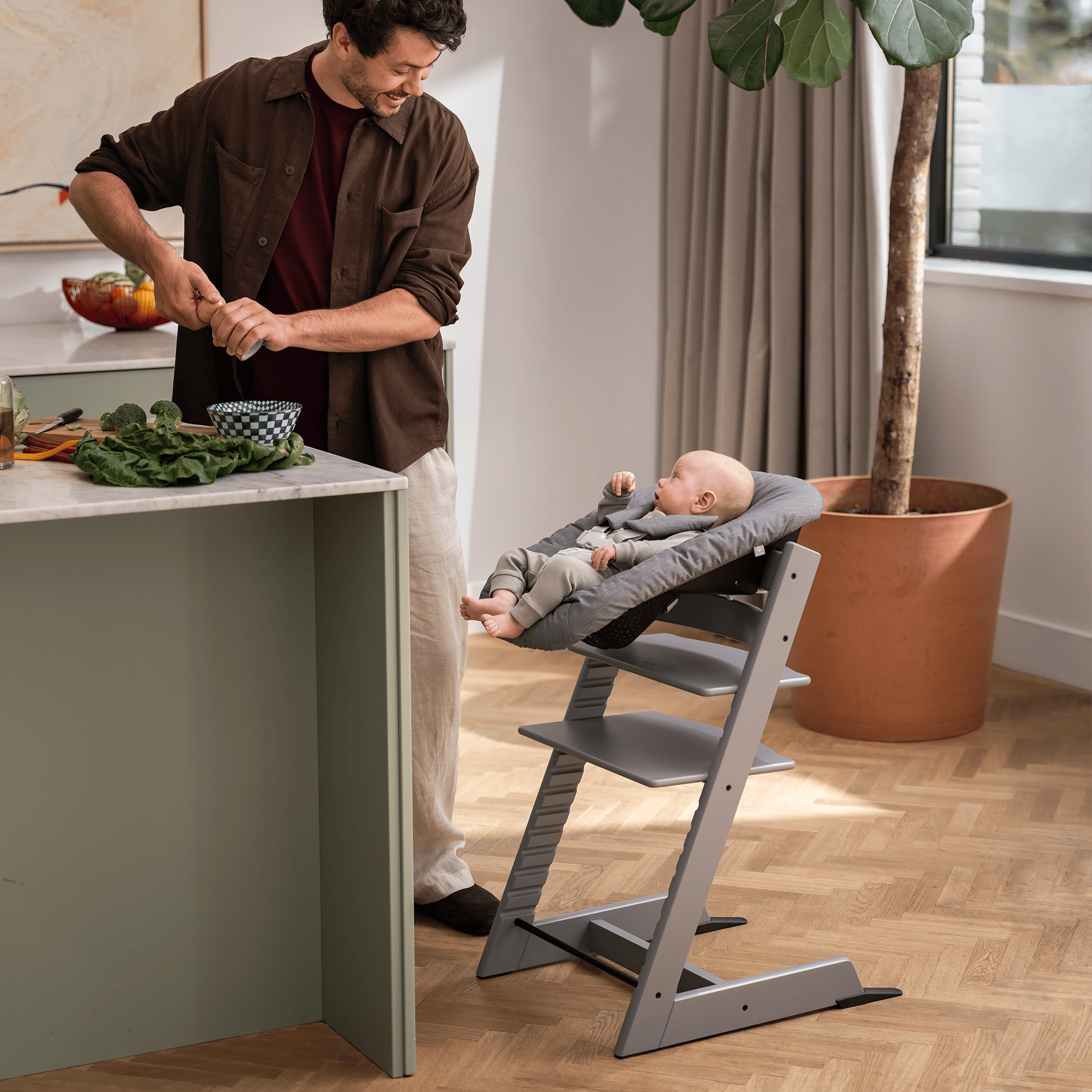 Treppenhochstühle, STOKKE, Grau – Produktansicht