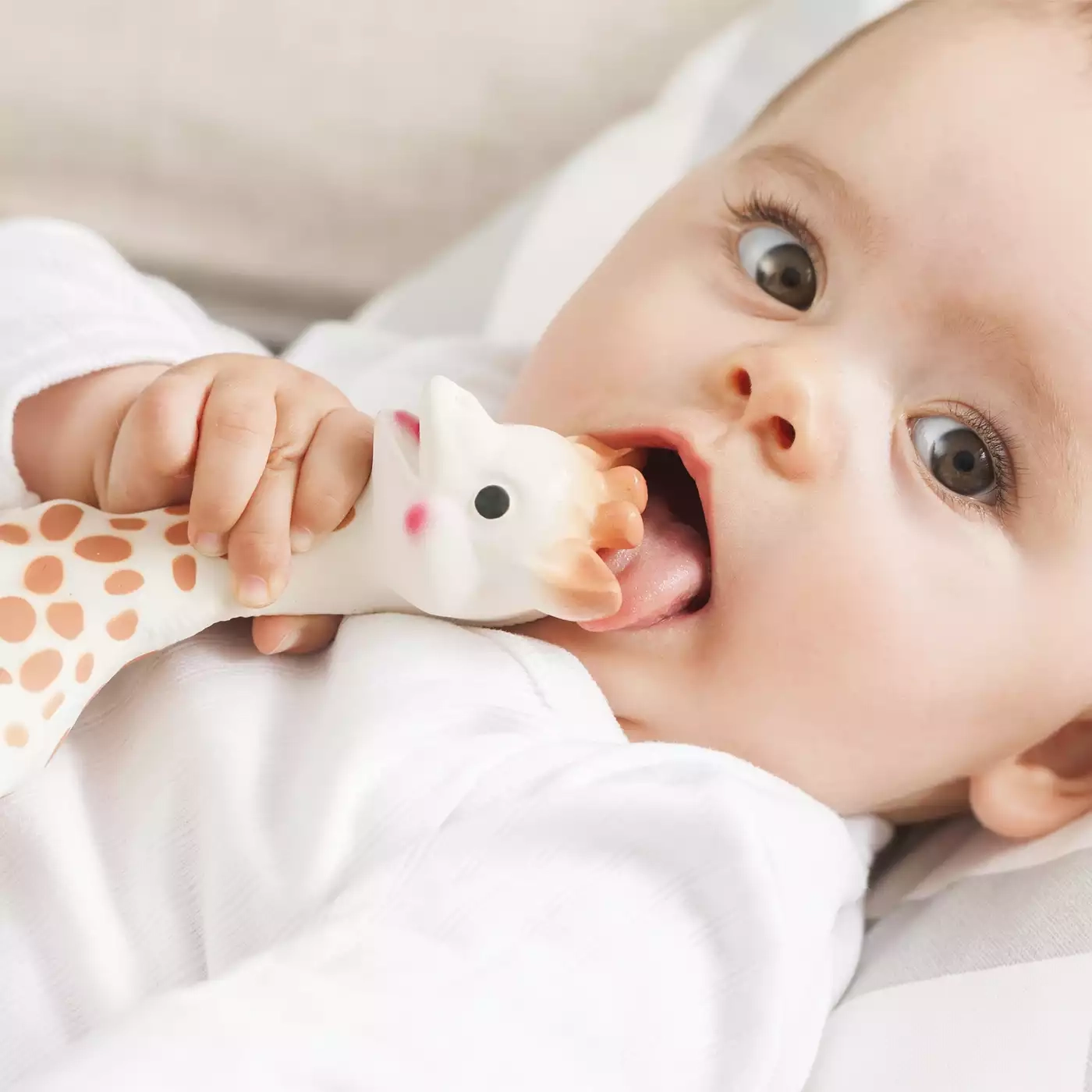 Rasseln & Greiflinge, SOPHIE GIRAFE, Weiß – Produktansicht