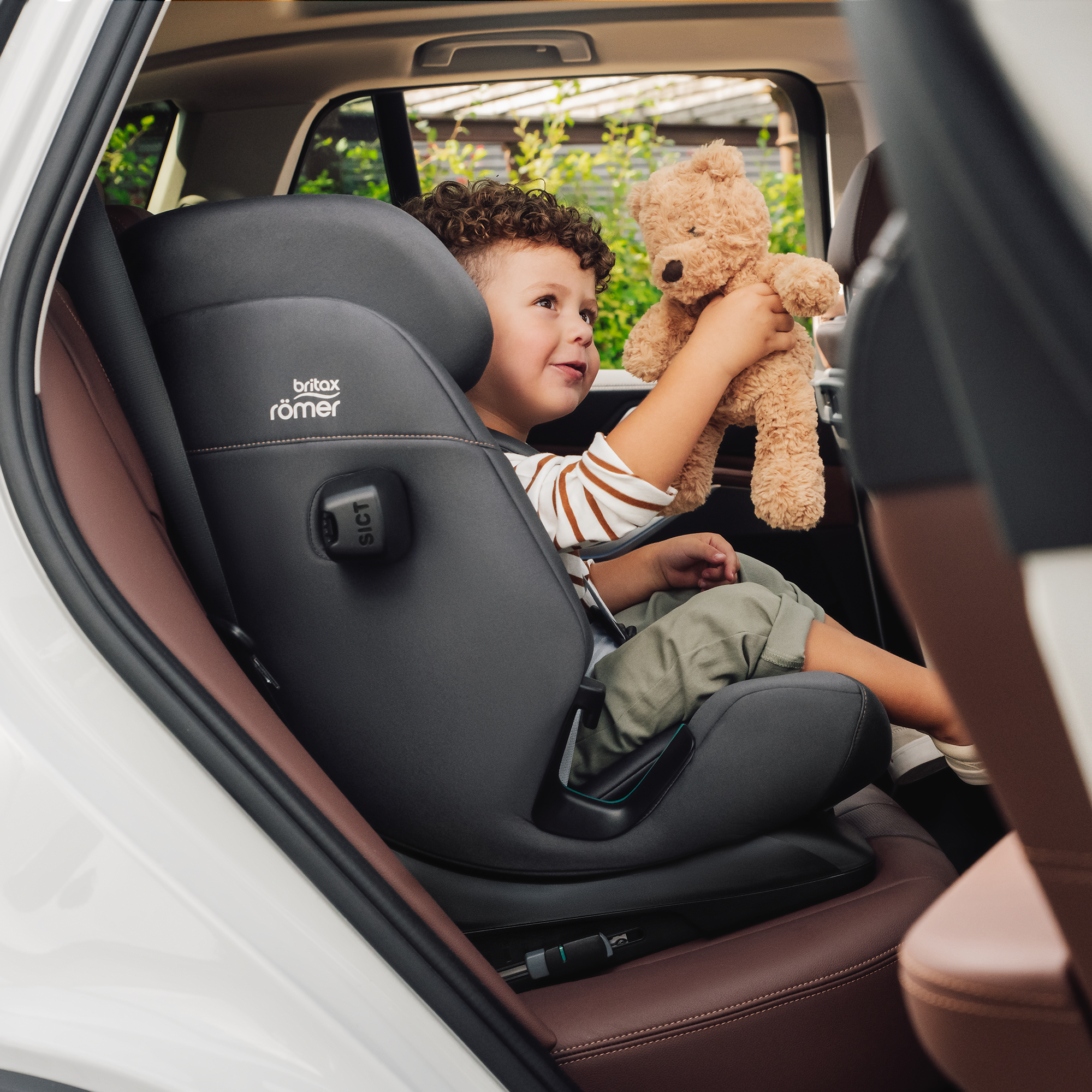 Kindersitze 9-36 kg, Gruppe 1/2/3, Britax Diamond, Grau – Besonderheit: in Sitzgruppe 1 ist bei Nutzung des 5-Punkt-Gurtsystems die Verwendung von ISOFIX und Top-Tether zwingend erforderlich