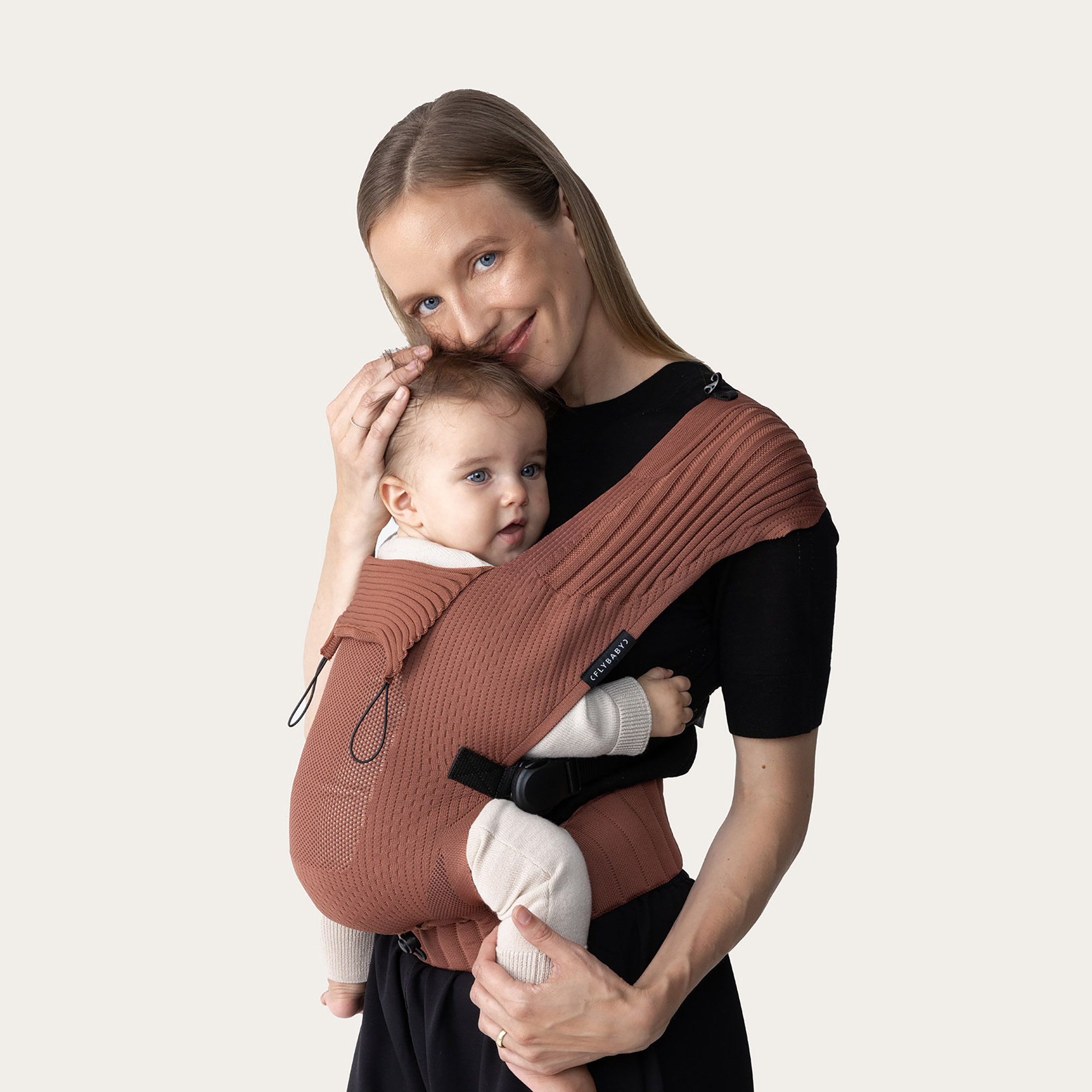 Babytragen, FLYBABY, Braun – Besonderheit: flexibel anpassbar und komfortabel