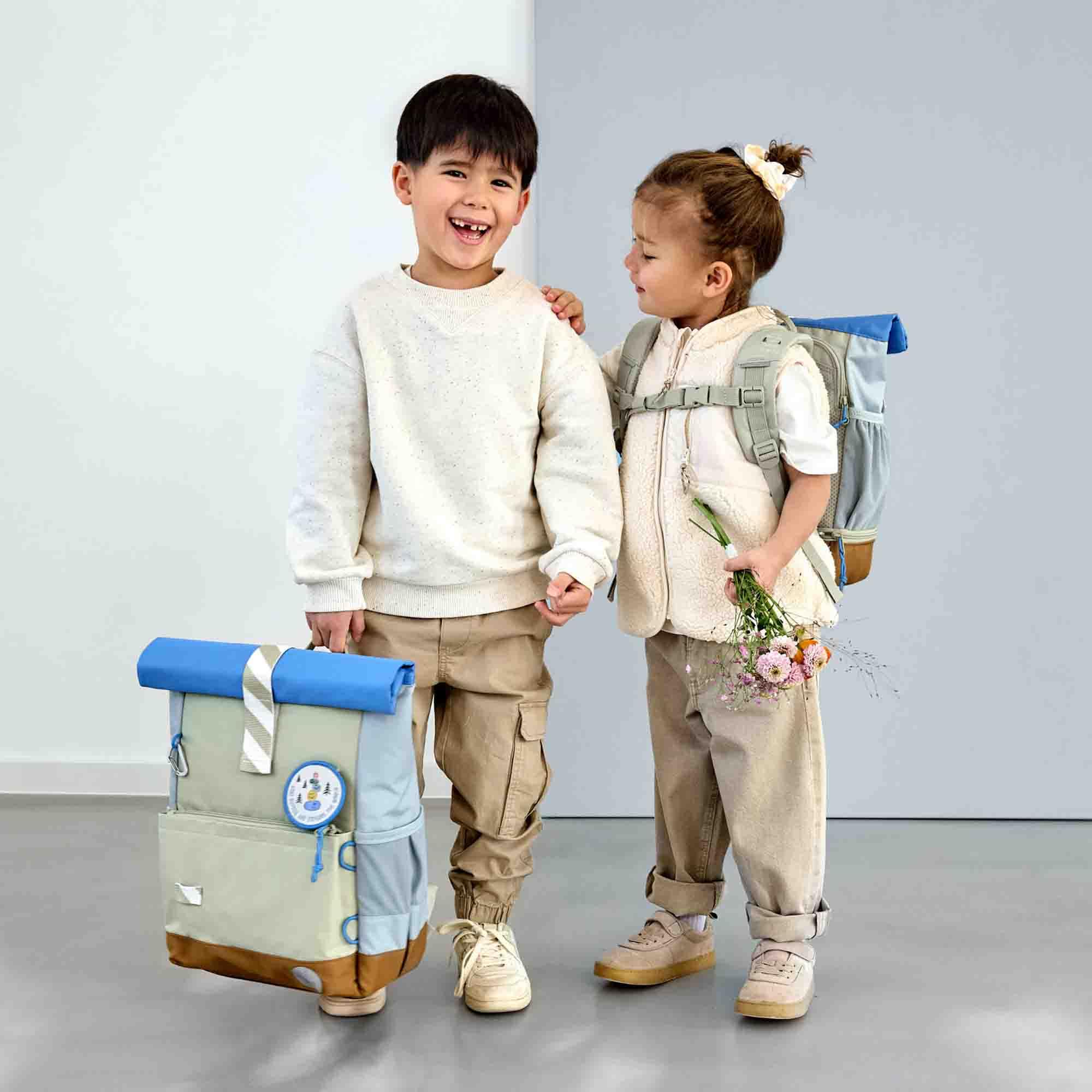 Kinderrucksäcke, LÄSSIG, Blau – Besonderheit: durch Aufrollen ist das Volumen von ca. 9l auf ca. 11 l erweiterbar