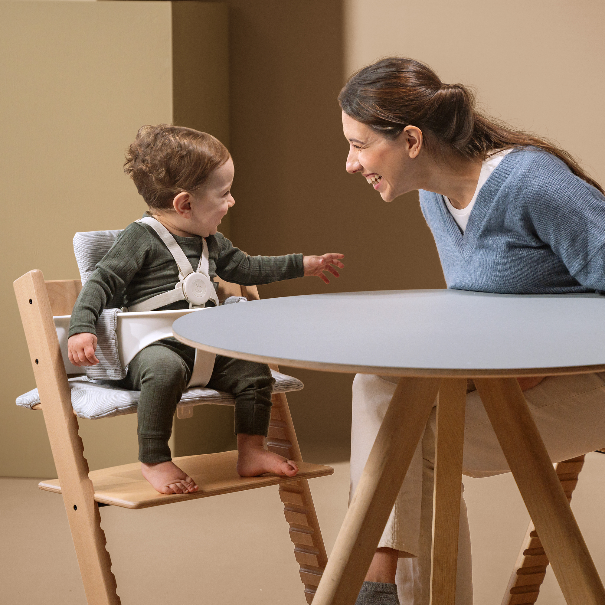 Treppenhochstühle, STOKKE, Beige – Produktansicht