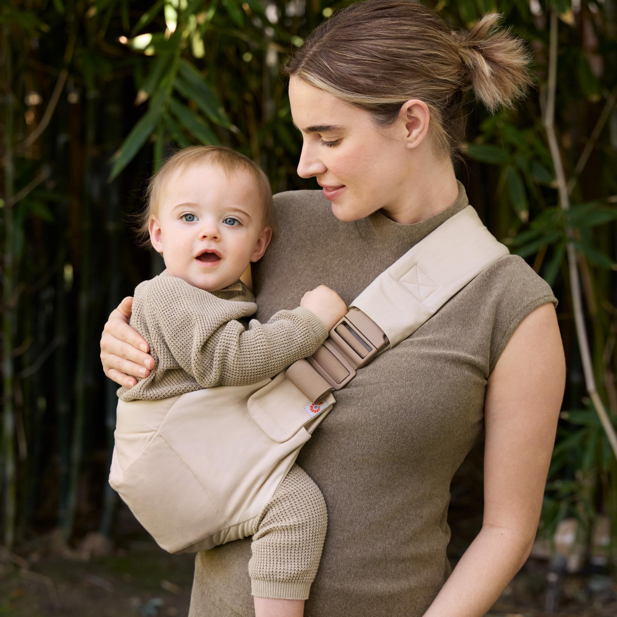 Hüfttragen, ERGObaby, Beige – Besonderheit: ergonomischer, breiter Schalensitz bietet vollständige Unterstützung von Knie zu Knie