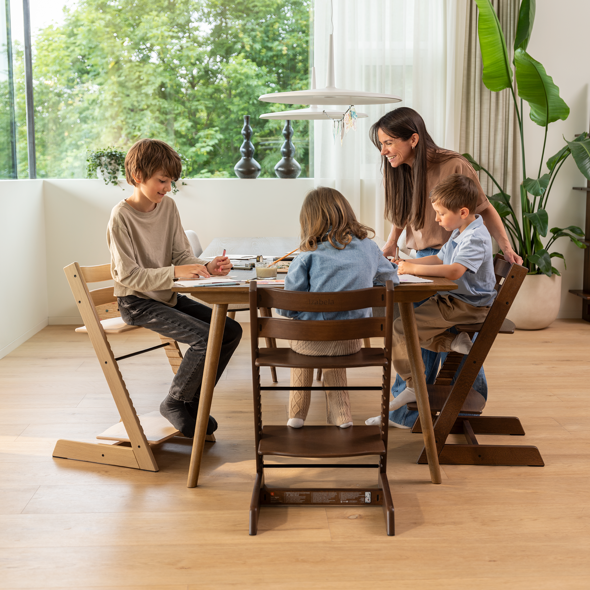 Treppenhochstühle, STOKKE, Braun – Produktansicht
