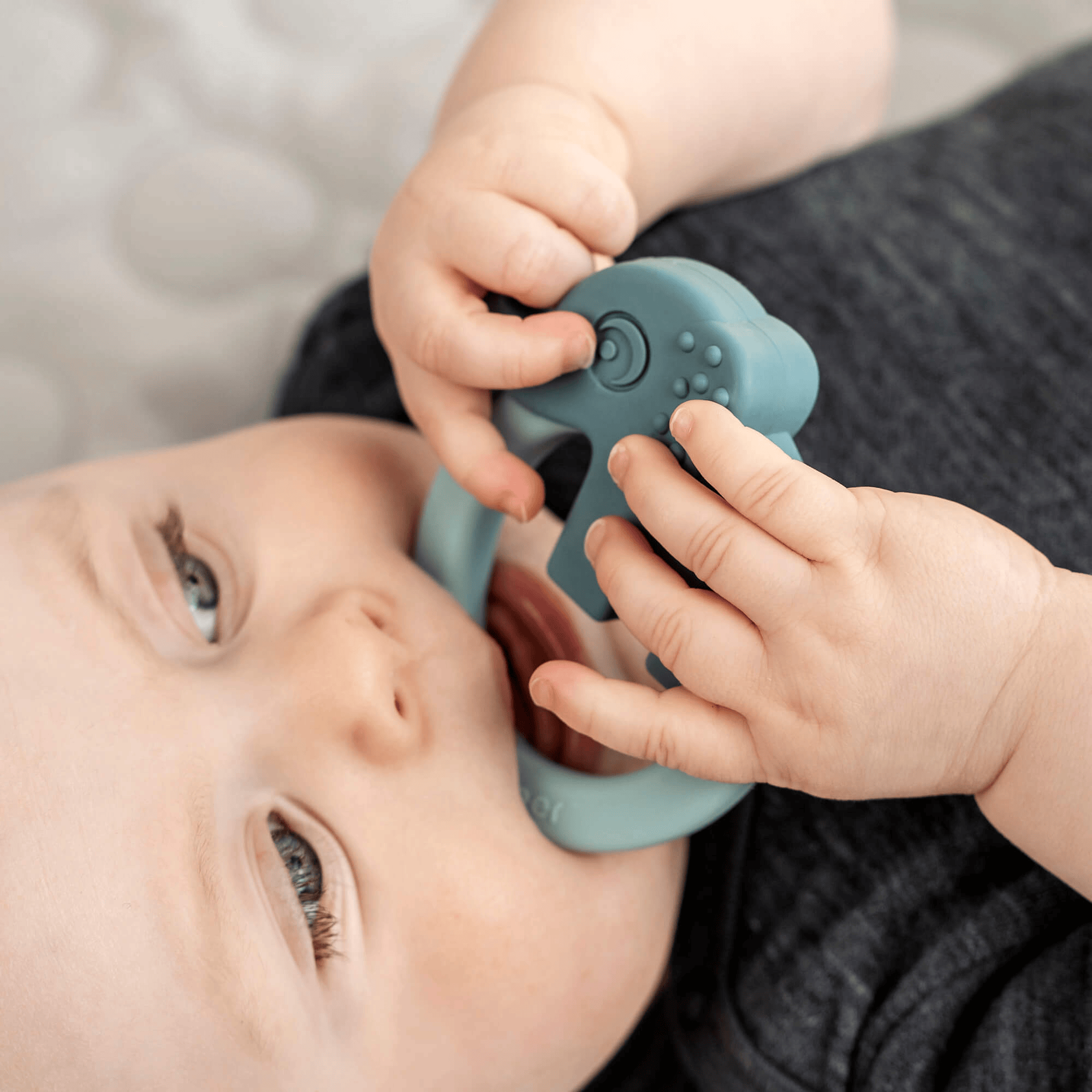 Produkte, done by deer, Mehrfarbig – Besonderheit: 2er-Set Beißringe mit einem Elefanten und einem Krokodil