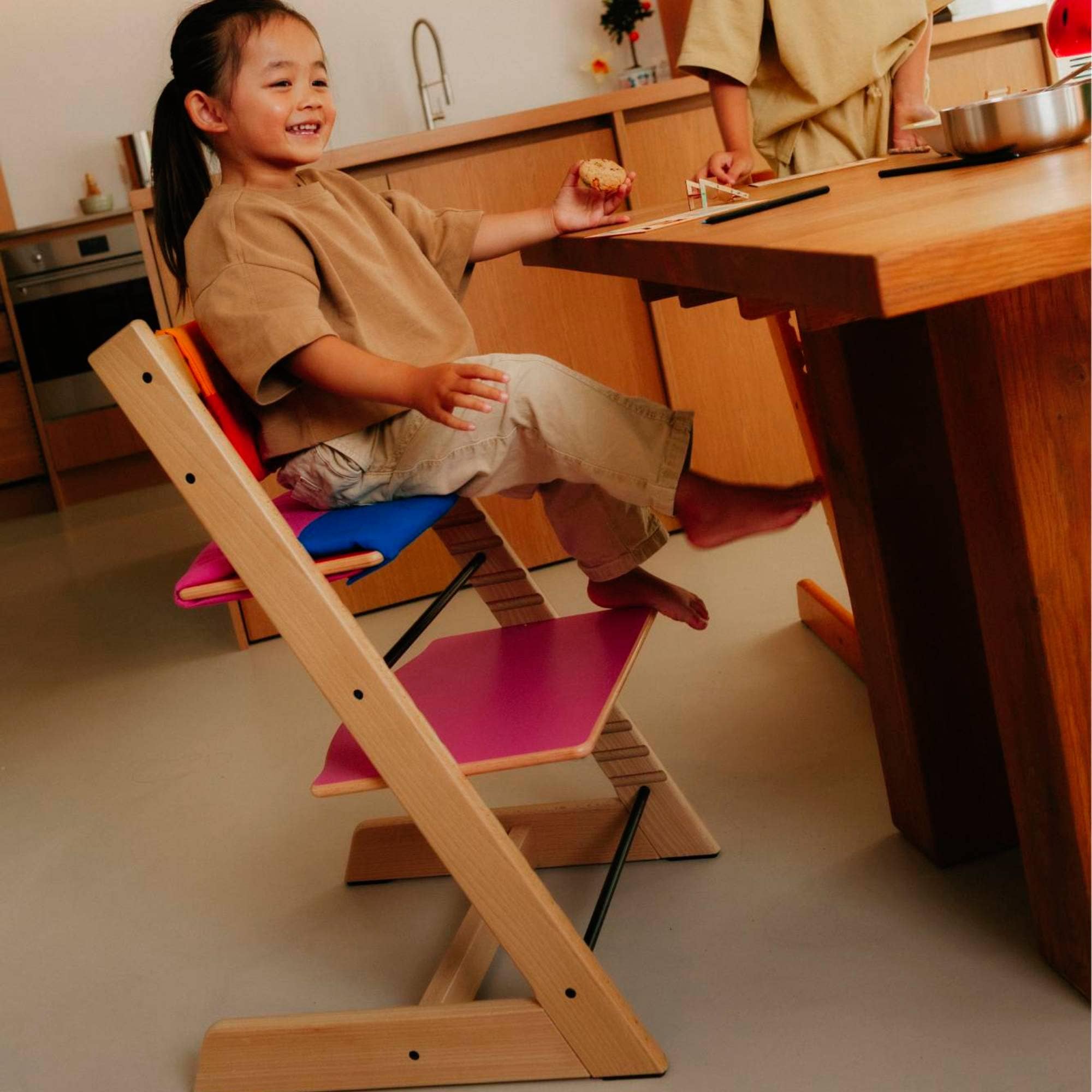 Treppenhochstühle, STOKKE, Mehrfarbig – Produktansicht