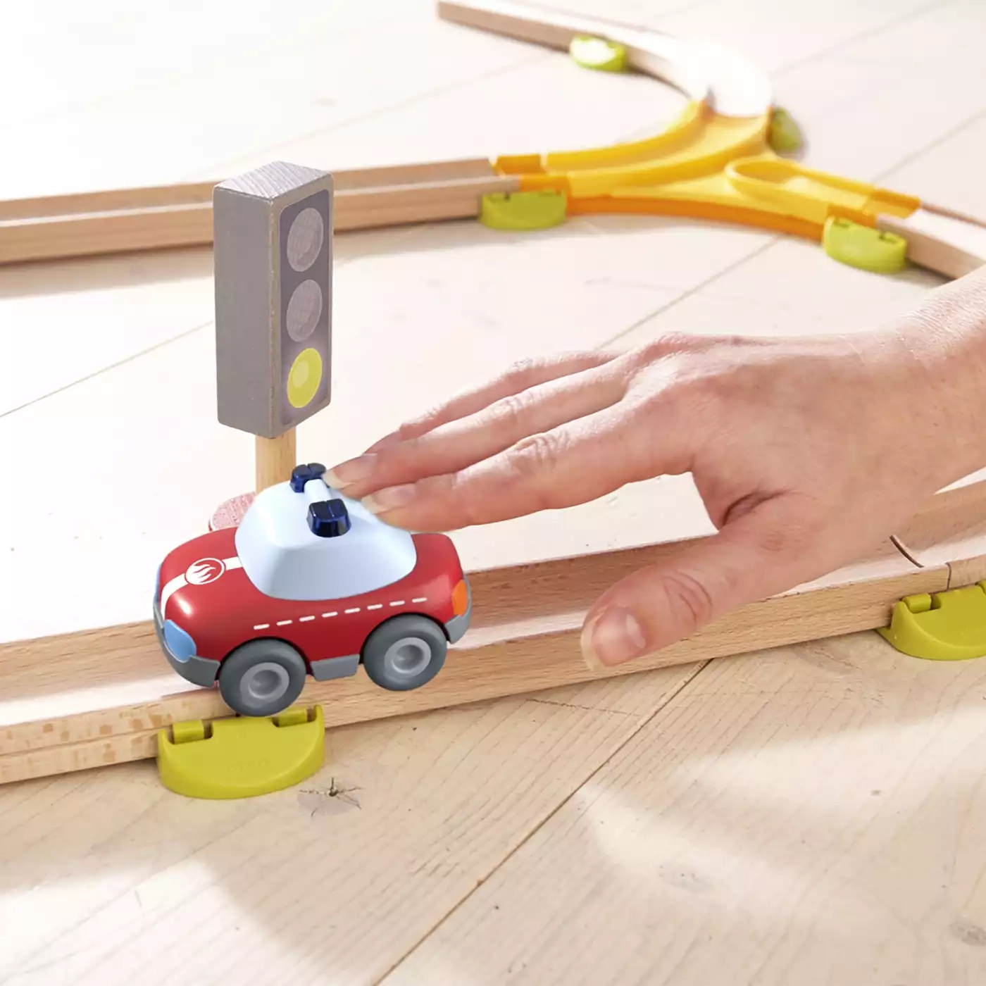 Holzspielzeug, HABA, Rot – Besonderheit: sorgt mit Schwungmotor für extragroße Geschwindigkeit