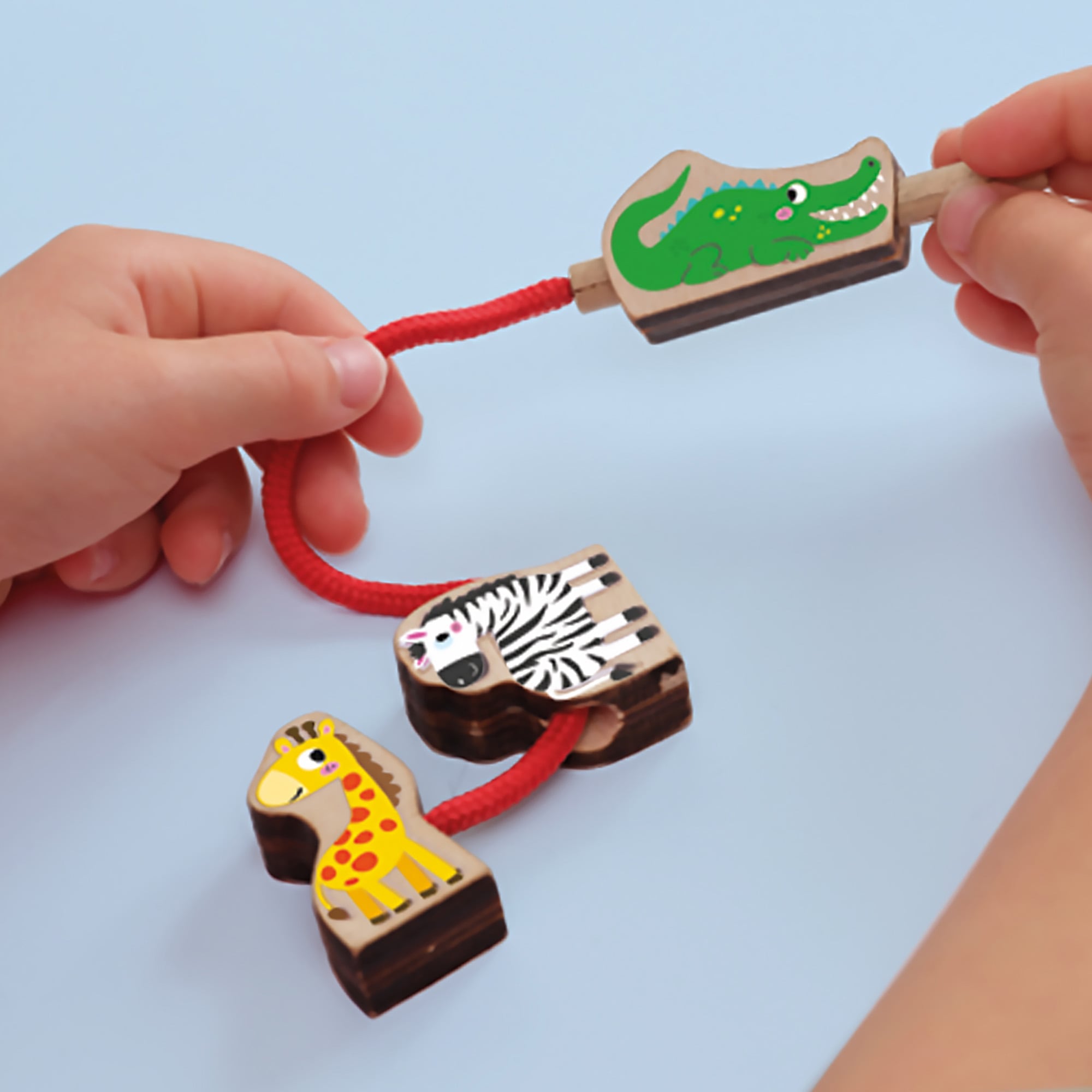 Produkte, SES CREATIVE, Rot – Besonderheit: Auffädelschnur mit Nadel aus Holz und angebrachter Tierperle
