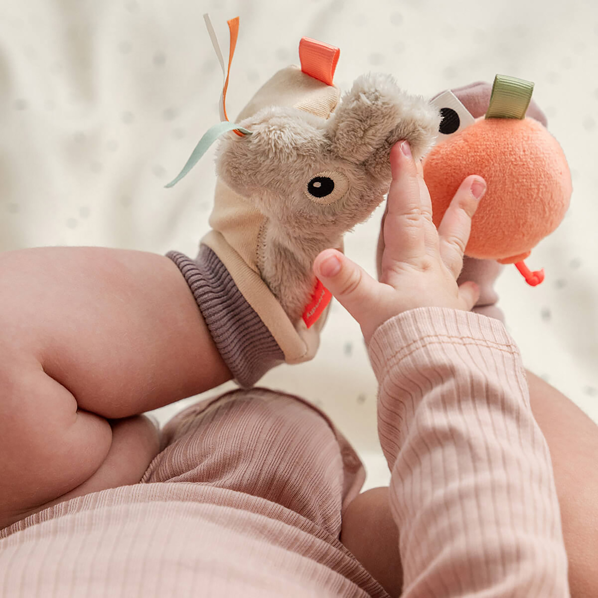Rasseln & Greiflinge, done by deer, Beige – Besonderheit: mit sanften Rassel- und Knistergeräuschen
