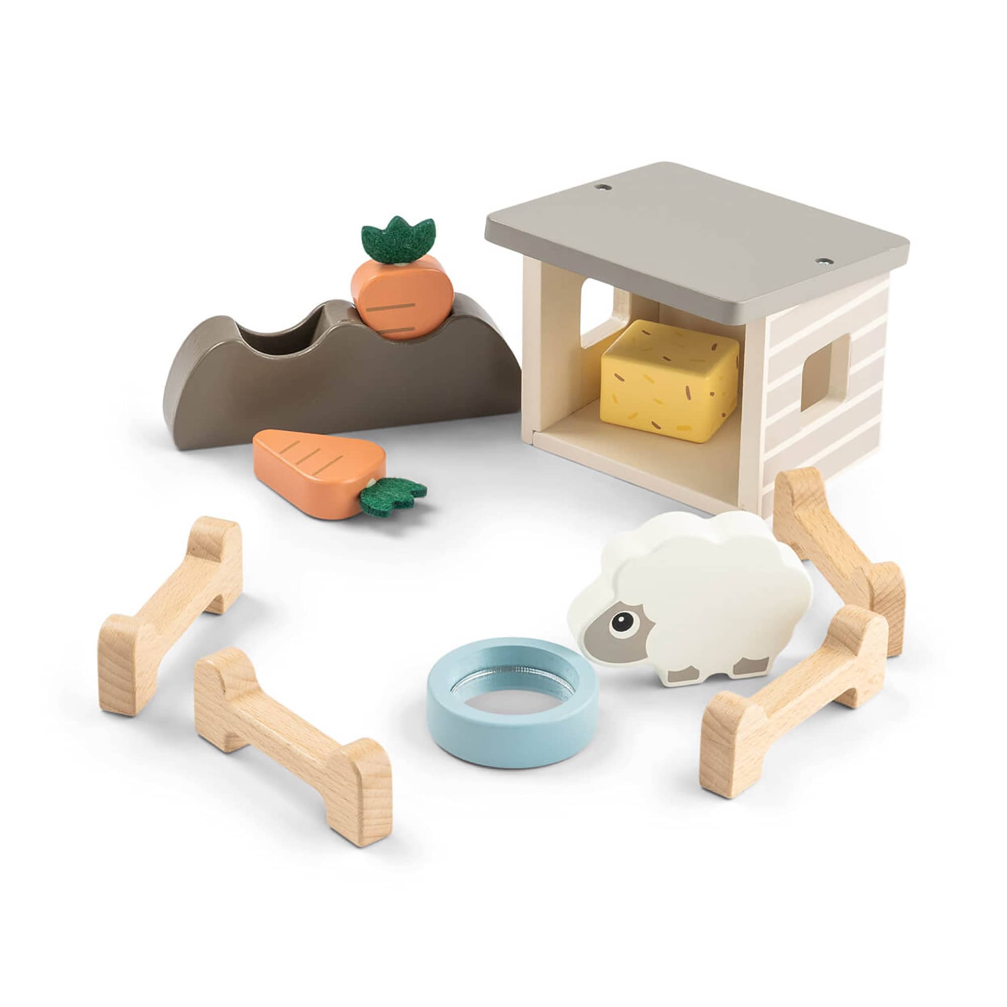 Holzfiguren, done by deer, Weiß – Besonderheit: mit Schaf Sheepy, einem Stall, Möhren, Heuballen, Futternapf und einem Zaun
