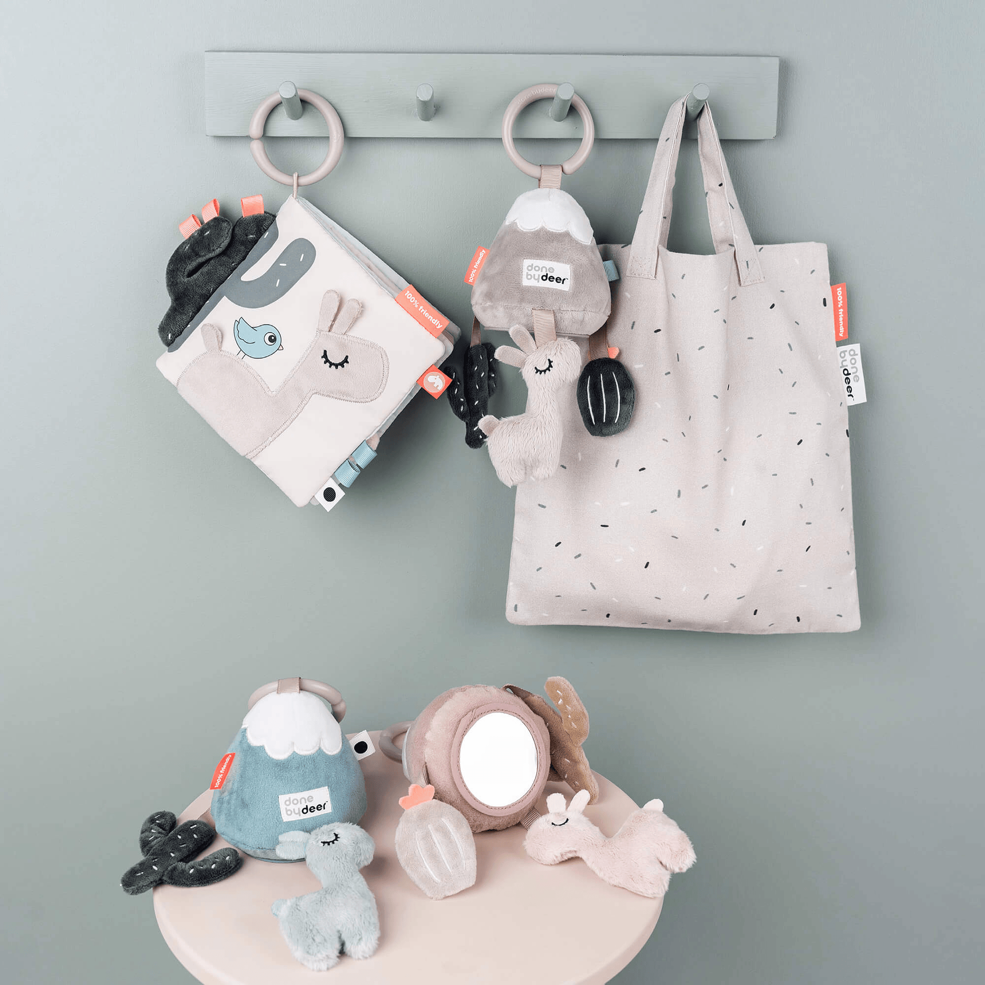 Rasseln & Greiflinge, done by deer, Pink – Besonderheit: praktisch für unterwegs und zu Hause