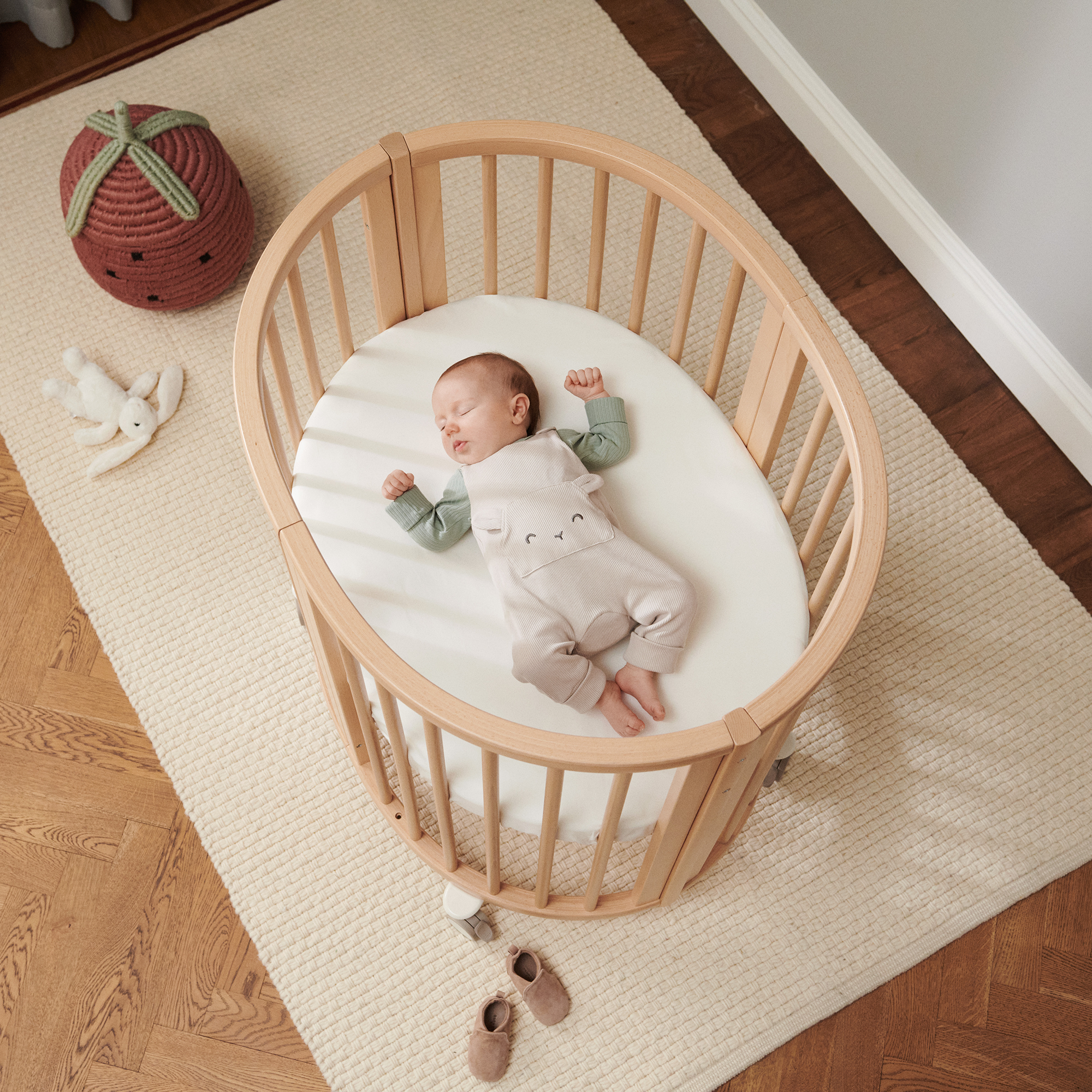 Gitterbetten, STOKKE, Braun – Besonderheit: vier verschiedene Höheneinstellungen für den Matratzenboden