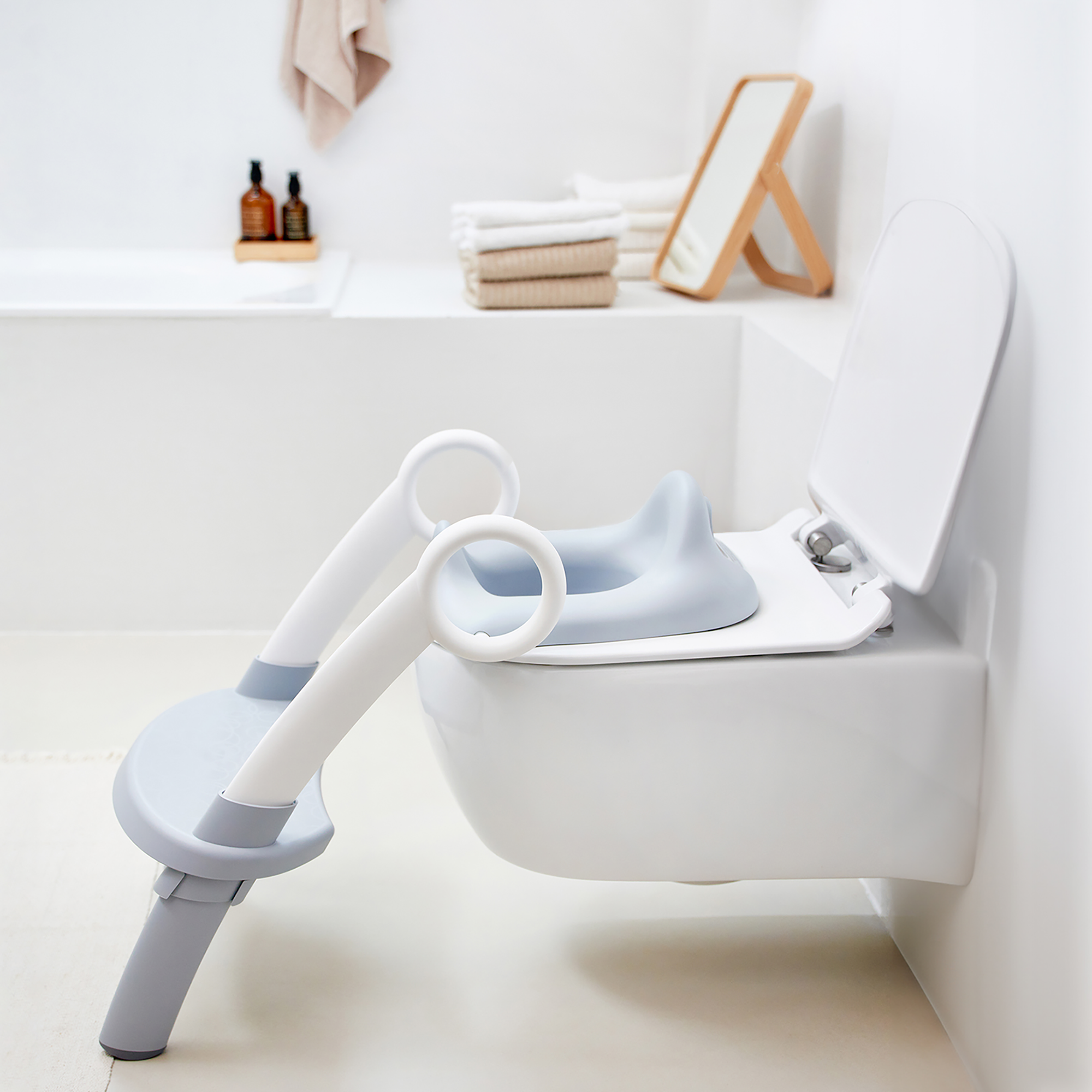 Toilettensitze, rotho Babydesign, Grau – Produktansicht