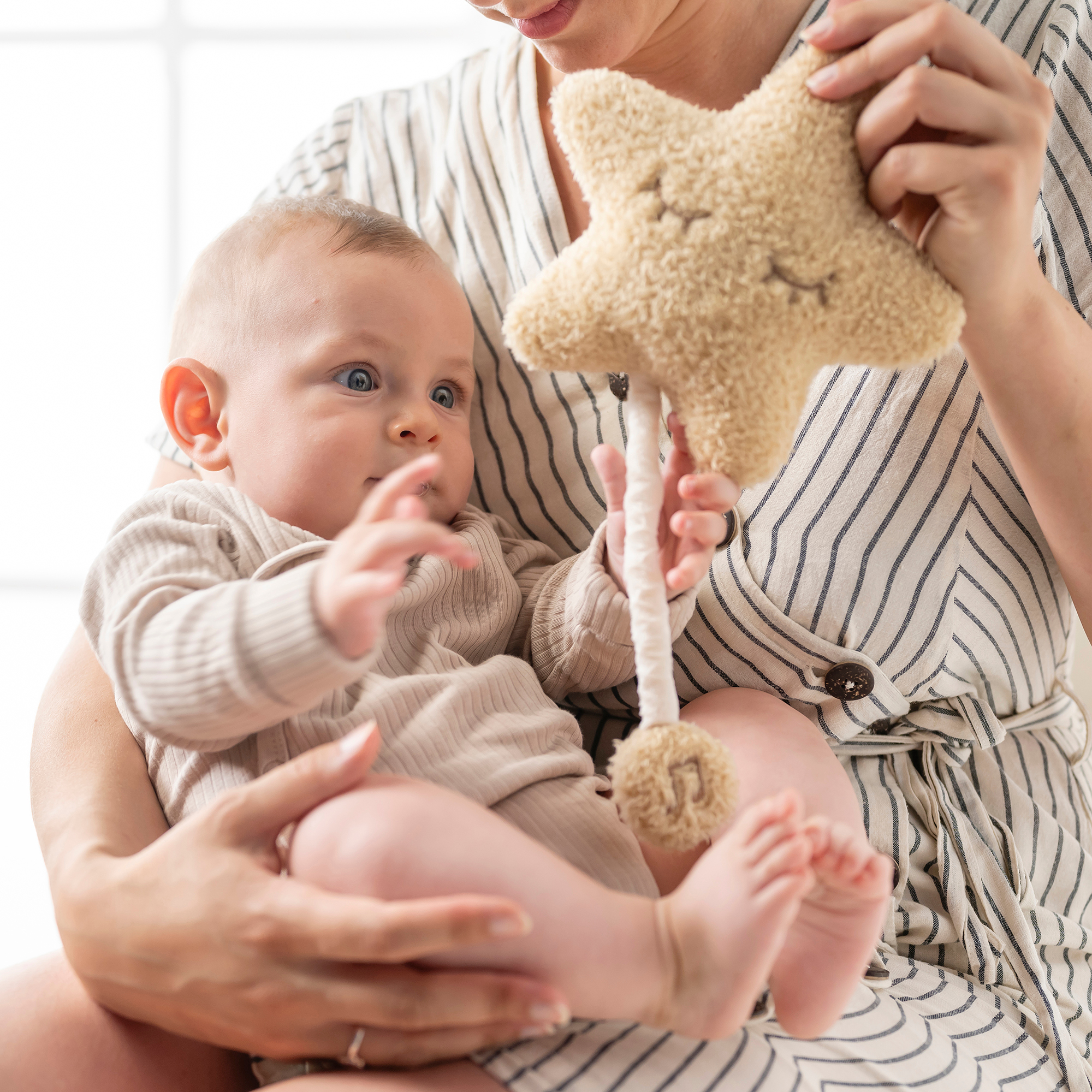 Spieluhren, Nattou, Beige – Besonderheit: kuschelweiche Teddy-Spieluhr mit "La-Le-Lu"-Melodie