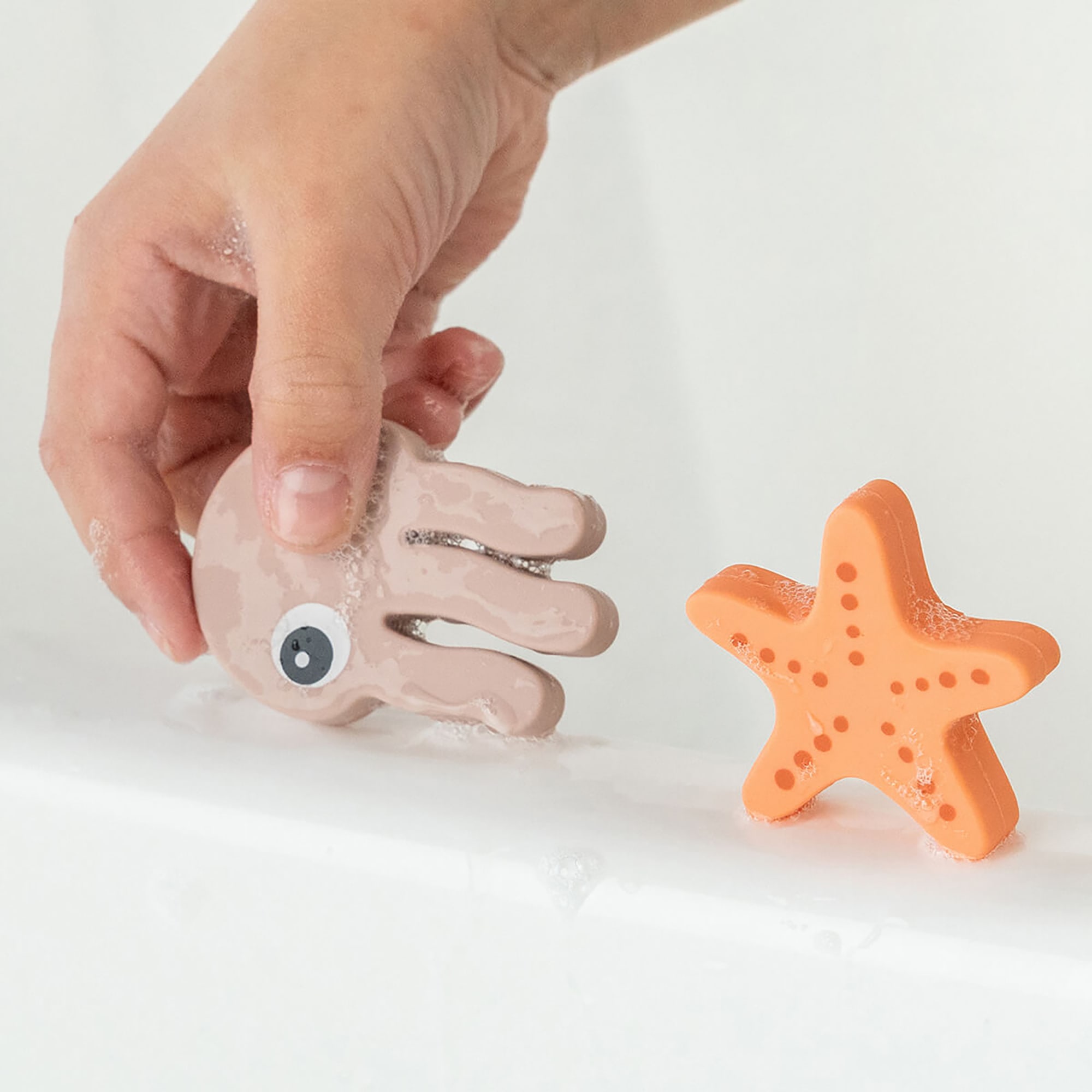 Badespielzeug, done by deer, Mehrfarbig – Produktansicht