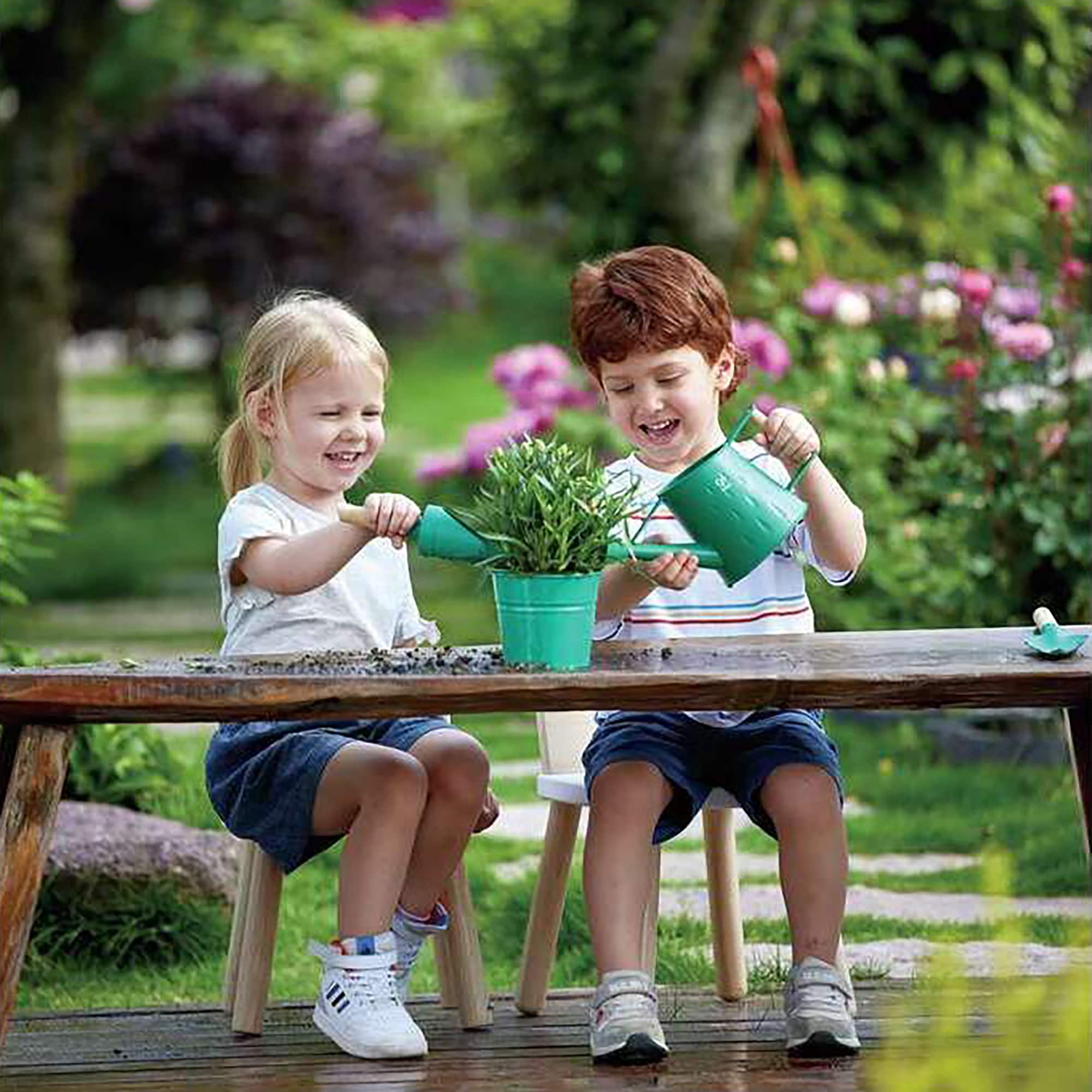 Gartenspielzeug, Hape, Grün – Besonderheit: enthält eine Gießkanne, einen kleinen Spaten, eine Harke, eine Schaufel/Spaten und zwei Bambus-Pflanzenschilder