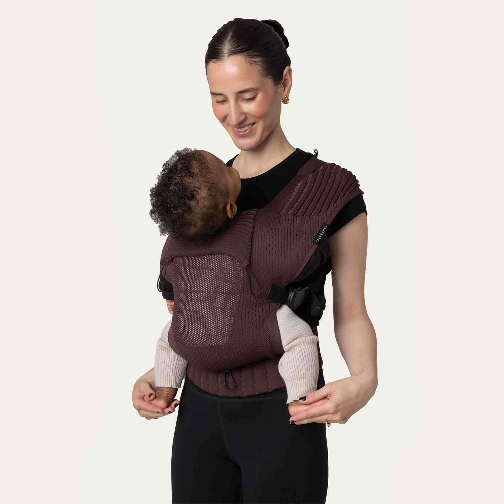 Babytragen, FLYBABY, Braun – Besonderheit: flexibel anpassbar und komfortabel