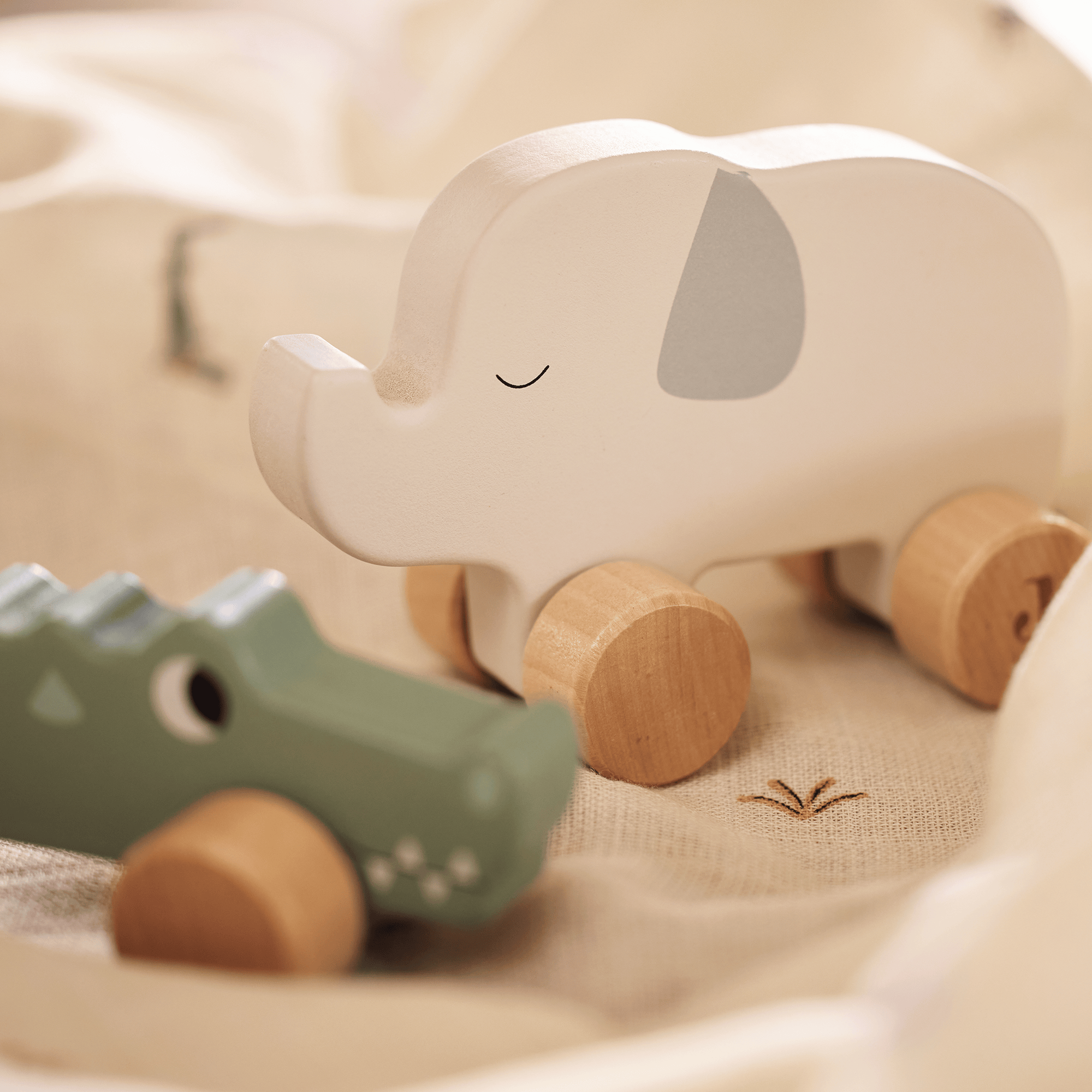 Holzfiguren, jollein, Beige – Besonderheit: niedlicher Elefant aus FSC-zertifiziertem Holz