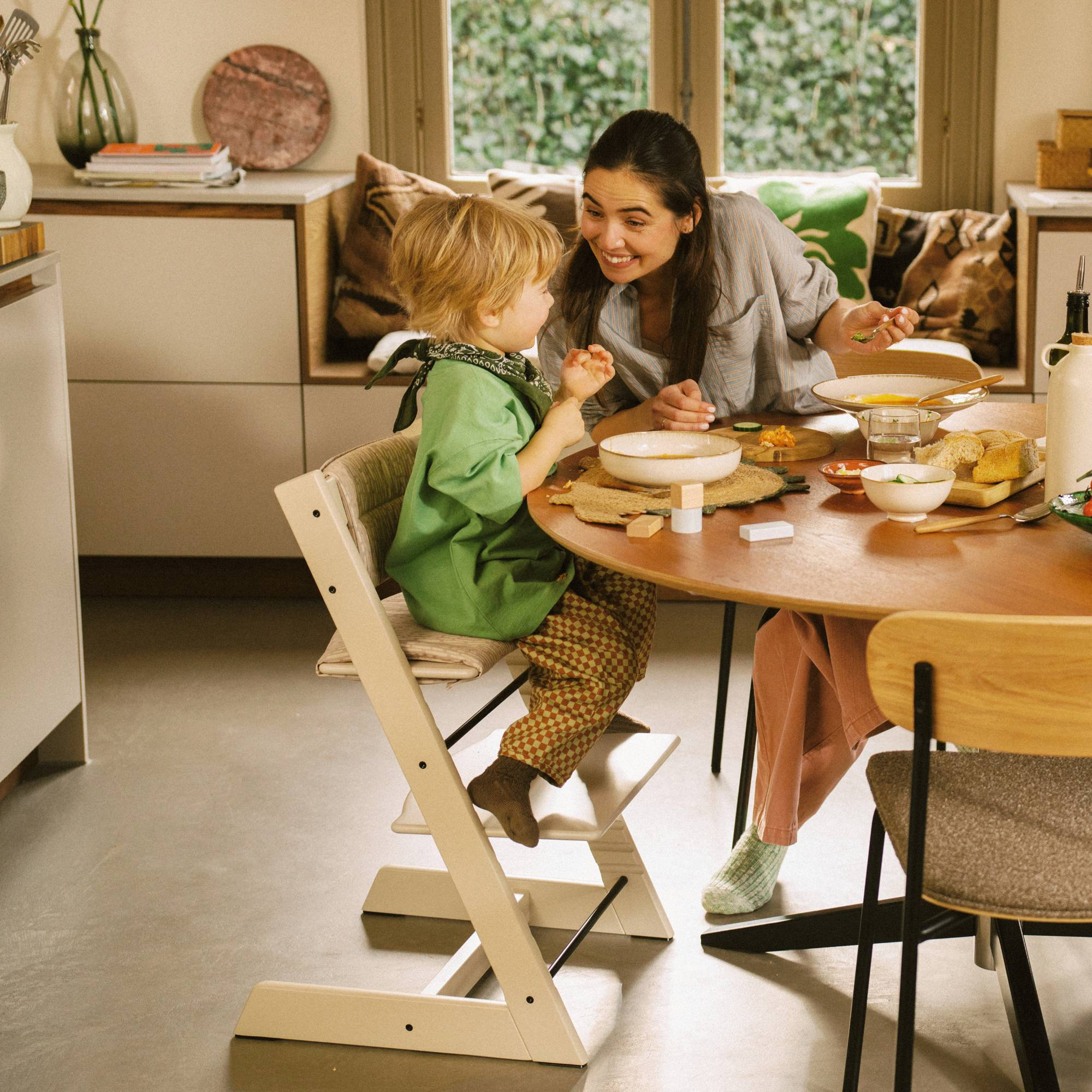 Treppenhochstühle, STOKKE, Weiß – Produktansicht