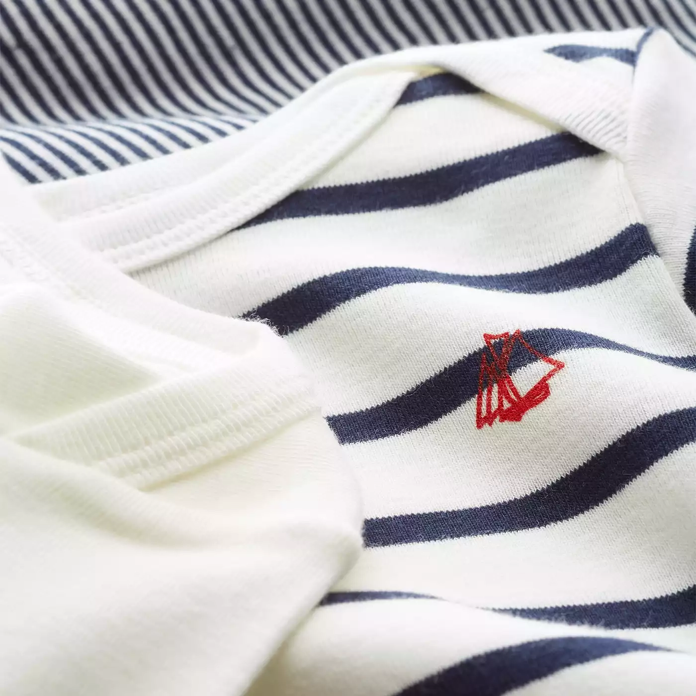 Langarmbodys, PETIT BATEAU – Produktansicht