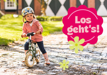 Kind auf einem Laufrad: Los geht´s!